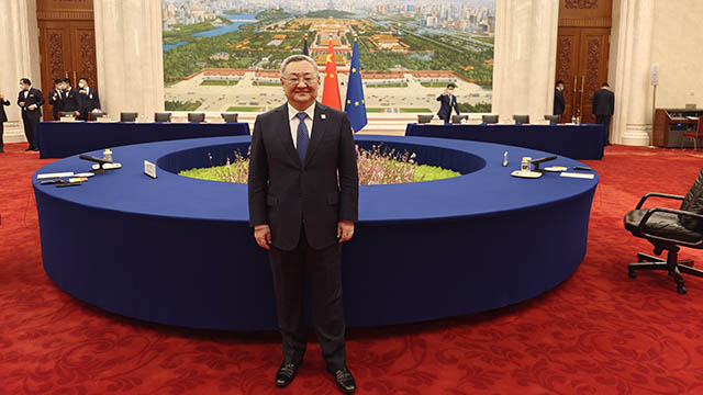 Chinese envoy downplays China-Russia ties in an interview with Western media, Russia rejects claim