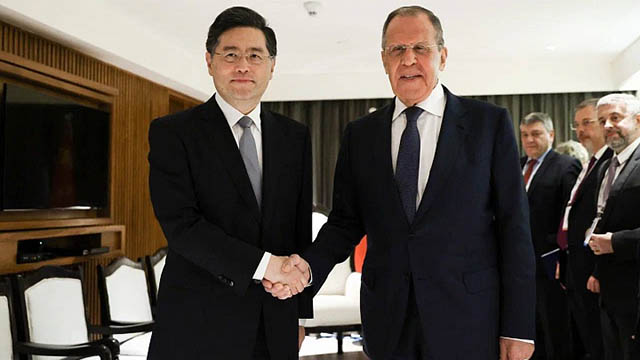 Russia and China discuss bilateral relations and the US's threats at SCO