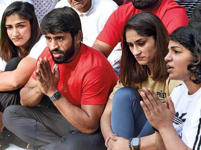 Protesting wrestlers win support from farmers