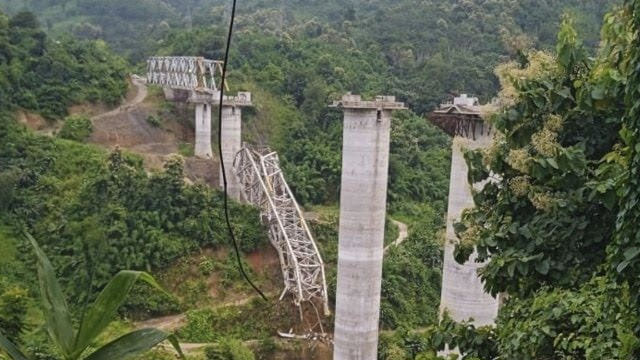 Mizoram under-construction railway bridge collapse killed 17