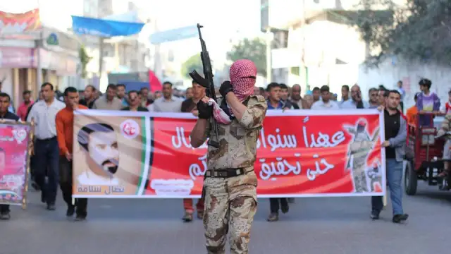 The UN Security Council's decision to reimpose sanctions on Iran has drawn flak from the left-wing Palestinian resistance forces.